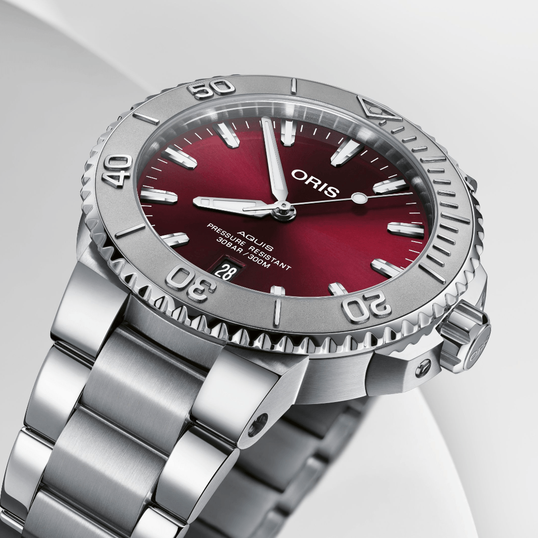 Oris Aquis Date Relief with Red Dial, 41.5mm 1