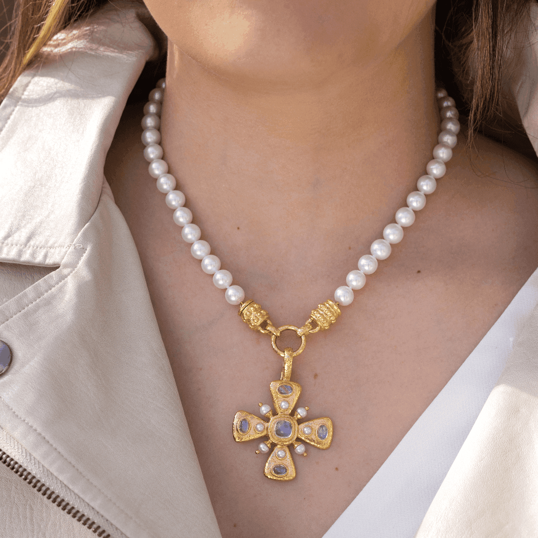 Elizabeth Locke Bettina Clasp Necklace with 8.5mm Fresh Water Pearls 2