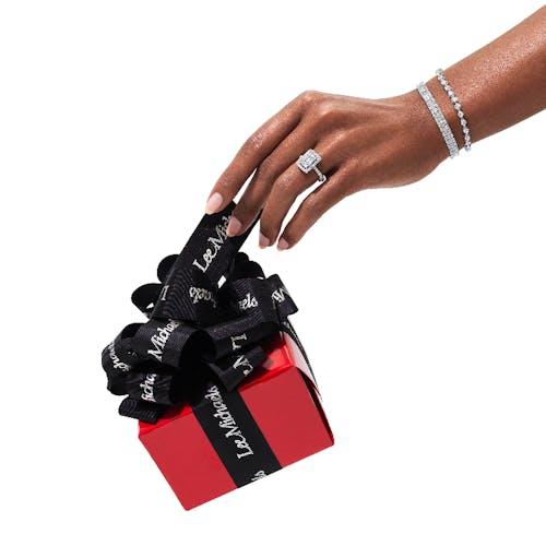 gifts under $1000 at Lee Michaels Fine Jewelry stores