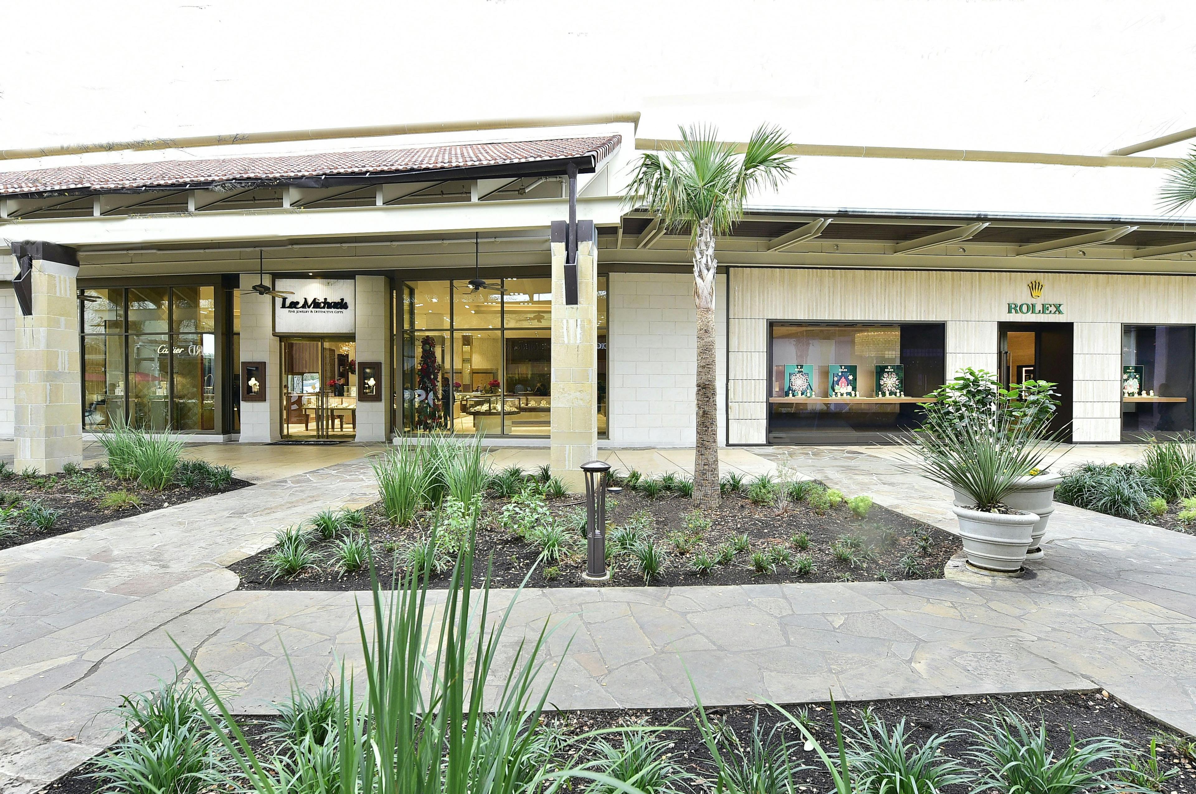a photograph of the storefront of Lee Michaels Fine Jewelry in The Shops at LaCantera in San Antonio Texas