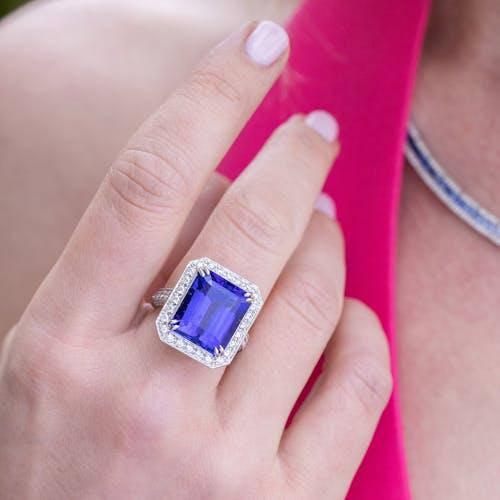 large blue sapphire ring with diamonds