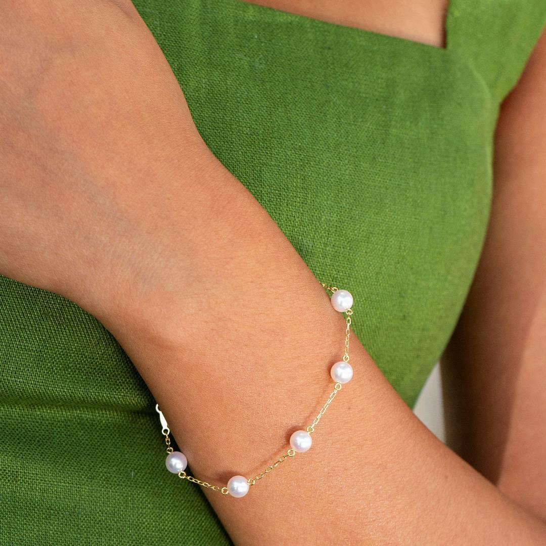 SHOP Pearl Bracelets at any Lee Michaels Fine Jewelry stores